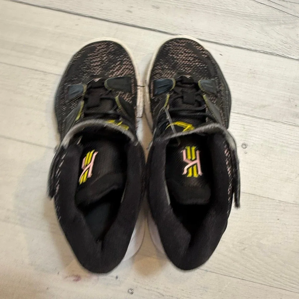 Nike Kyrie 7 Ripple Effect Black Arctic‎ Punch Pink  Youth Size 12